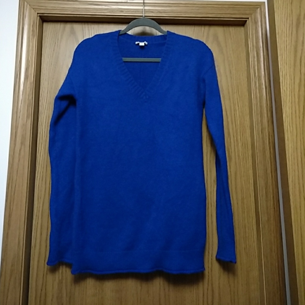 Gap sweater